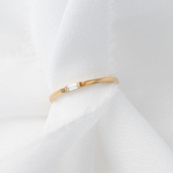 Bague en or jaune diamant baguette