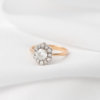 Bague marguerite moderne en or rose et blanc avec des diamants
