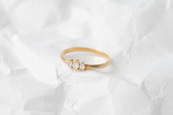 Bague-3-diamants-poire-or-jaune-18-carats