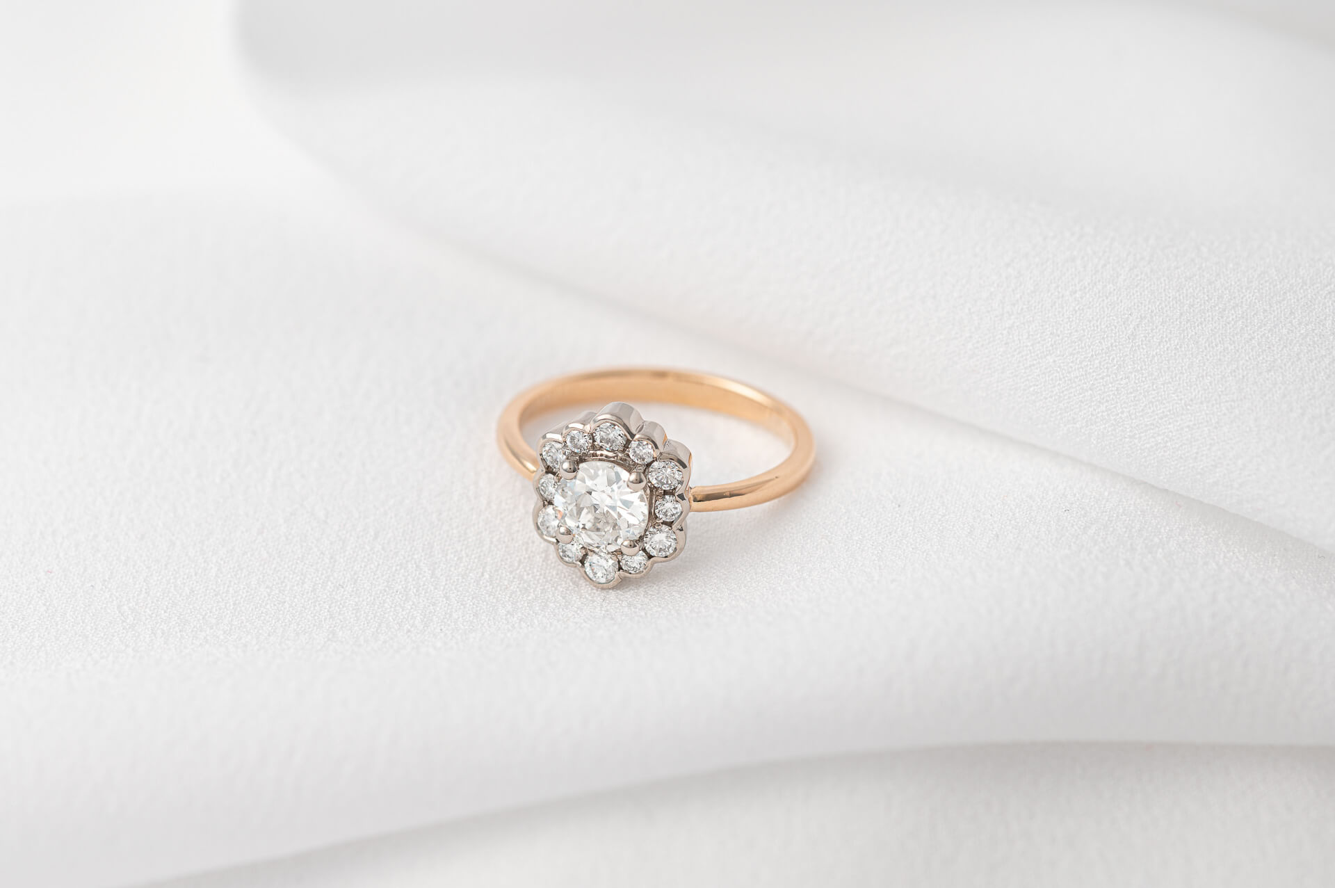 Bague-or-rose-diamant-marguerite