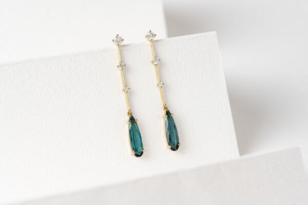 Boucles-doreilles-or-jaune-diamants-et-tourmaline