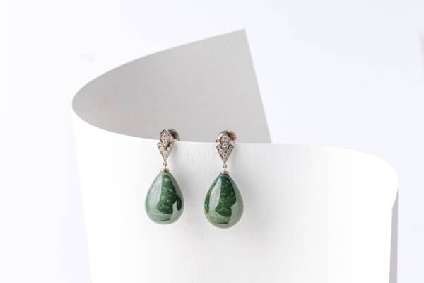 Boucles-doreilles-or-blanc-diamants-et-perle-de-jade Elisheva