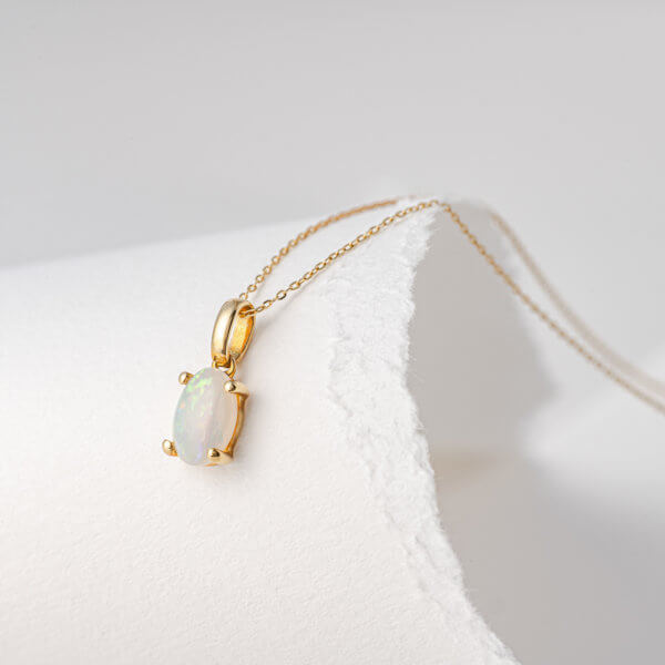 Pendentif-opale-ovale-sur-or-jaune Pendentif Lehat Ovale