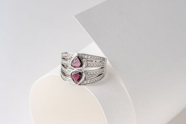 bague-or-blanc-diamants-et-grenats-rhodolites Bague Abigaela