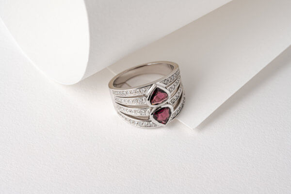 bague-or-blanc-et-grenats-rhodolites-diamants Bague Abigaela