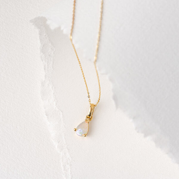 pendentif-opale-sur-or-jaune-en-forme-de-poire Pendentif Lehat Poire